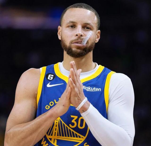 自贡一女士购买川超门票被骗，陆续转账13万余元（自贡女子购川超门票遭诈骗，先后转出13万多元）