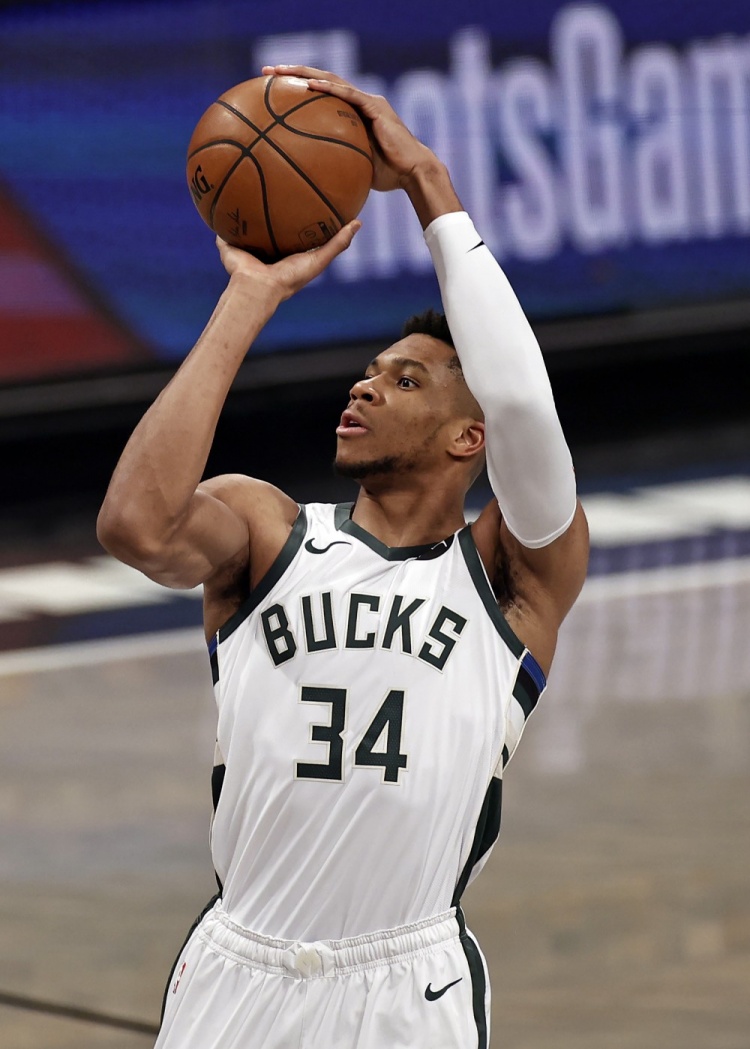 贝蒂斯2-0客胜十人塞维利亚，福尔纳尔斯、阿尔蒂米拉破门（塞维利亚少打一人主场0-2不敌贝蒂斯，福尔纳尔斯与阿尔蒂米拉建功）