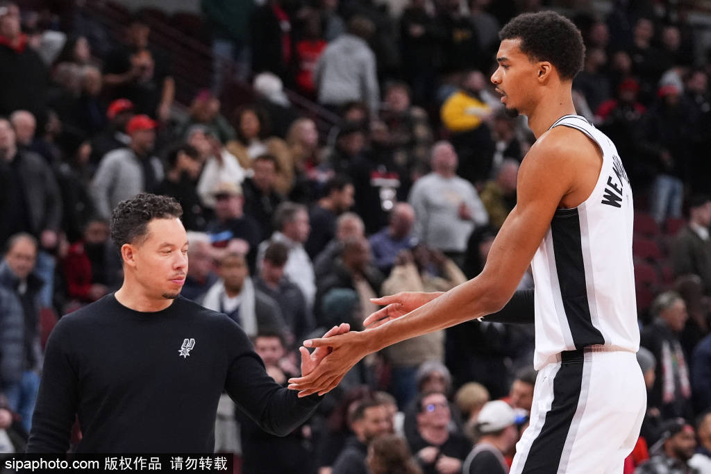 记者：与安哥拉一役，梅西、劳塔罗与阿尔马达或将搭档锋线（记者：对阵安哥拉，梅西、劳塔罗与阿尔马达有望联袂出击锋线）