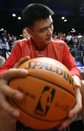 懂球帝足协杯冠军海报：国安是冠军！（懂球帝发布足协杯冠军海报：北京国安加冕！）