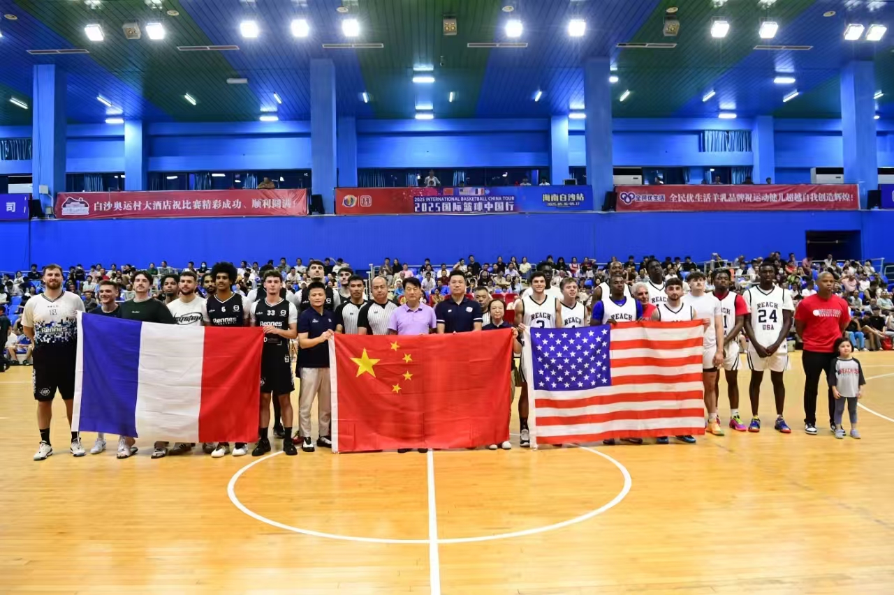 布冯：从未见过球迷从55分钟开始嘘国家队，这没有任何建设性（布冯：球迷从第55分钟就开始嘘国家队？前所未见，毫无建设性）