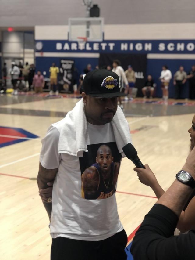 U22国足门将栾毅：少一人作战大家仍团结在一起，平局不容易（U22国足门将栾毅：十人应战依旧齐心，艰难收获平局）