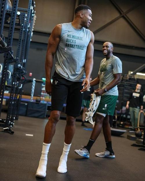 流量狂人摩根：借特朗普上位靠C罗大赚，习惯挖坑式采访（流量大V摩根：借特朗普走红、靠C罗捞金，拿手好戏是挖坑式采访）