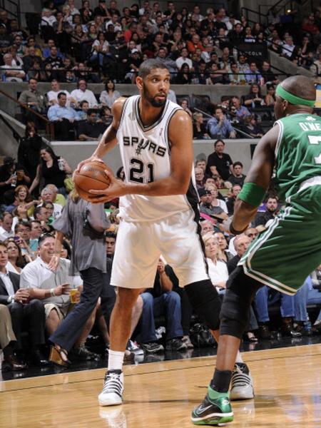 每体：为纪念重返诺坎普，巴萨在对阵毕包时会身着特别版球衣（每体：庆祝重返诺坎普，巴萨战毕尔巴鄂将披纪念版球衣）