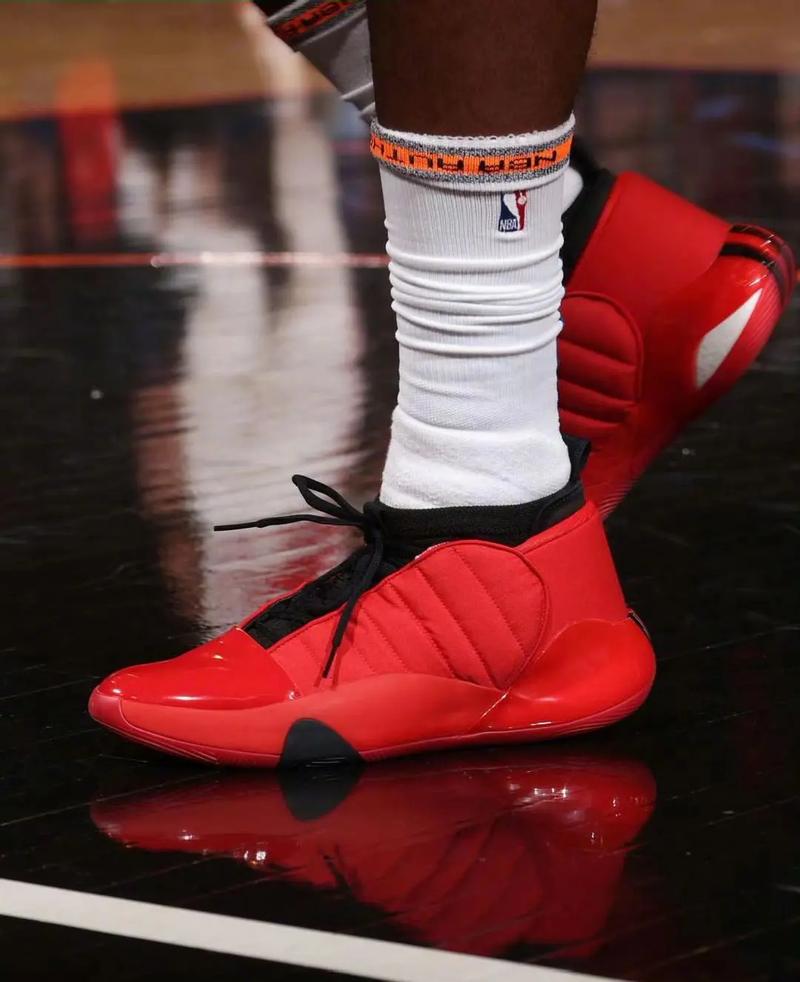 巴萨官方：邦马蒂已完成左腓骨骨折手术，预计恢复期为5个月（巴萨官宣邦马蒂左腓骨骨折接受手术，预计伤缺5个月）